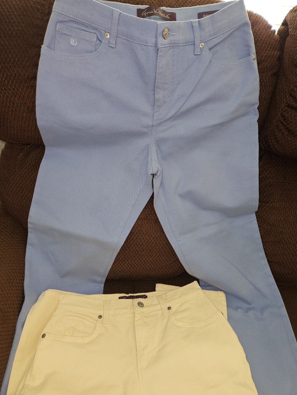 Two Pair Gloria Vanderbilt (Amanda) Size 6 Short Length Straight Leg Denim Jeans